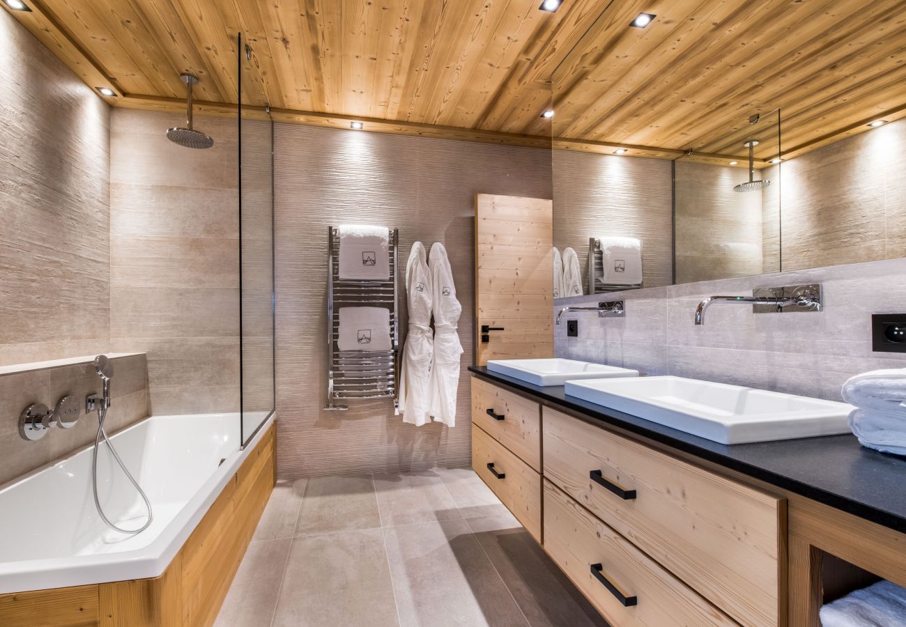 Chalet in Les Allues - Winter Méribel // Chalet Exception SKI IN OUT