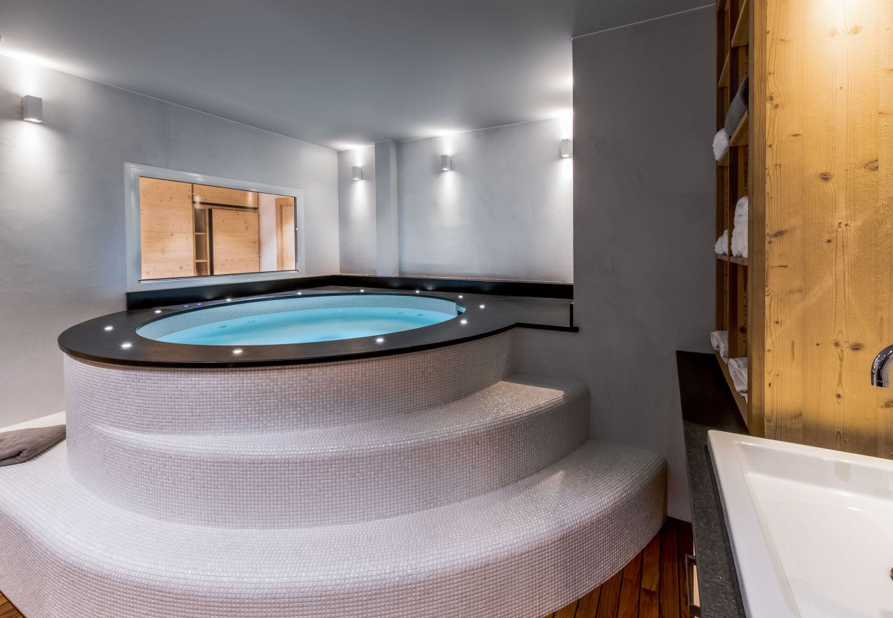 Chalet in Les Allues - Winter Méribel // Chalet Exception SKI IN OUT