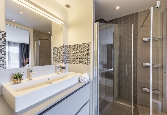 Apartment in Annecy - Lac annecy - 10th floor 360° lake and castle view. Apartment in Annecy - Lac annecy - 10th floor 360° lake and castle view.