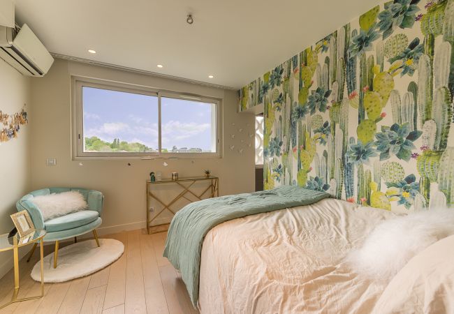 Apartment in Annecy - Lac annecy - 10th floor 360° lake and castle view. Apartment in Annecy - Lac annecy - 10th floor 360° lake and castle view.