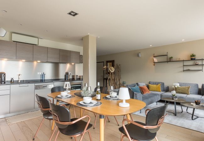 Apartment in Annecy - Lac annecy - 10th floor 360° lake and castle view. Apartment in Annecy - Lac annecy - 10th floor 360° lake and castle view.