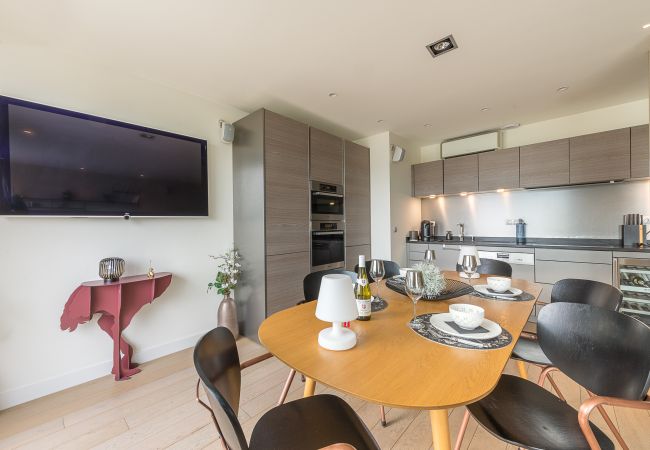 Apartment in Annecy - Lac annecy - 10th floor 360° lake and castle view. Apartment in Annecy - Lac annecy - 10th floor 360° lake and castle view.