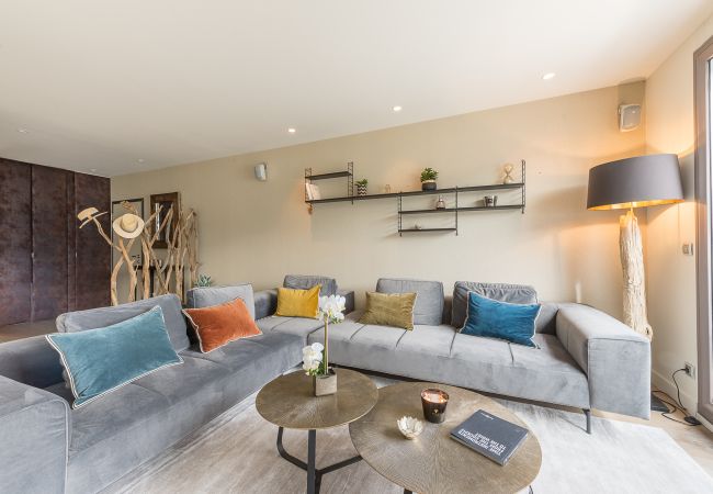 Apartment in Annecy - Lac annecy - 10th floor 360° lake and castle view. Apartment in Annecy - Lac annecy - 10th floor 360° lake and castle view.