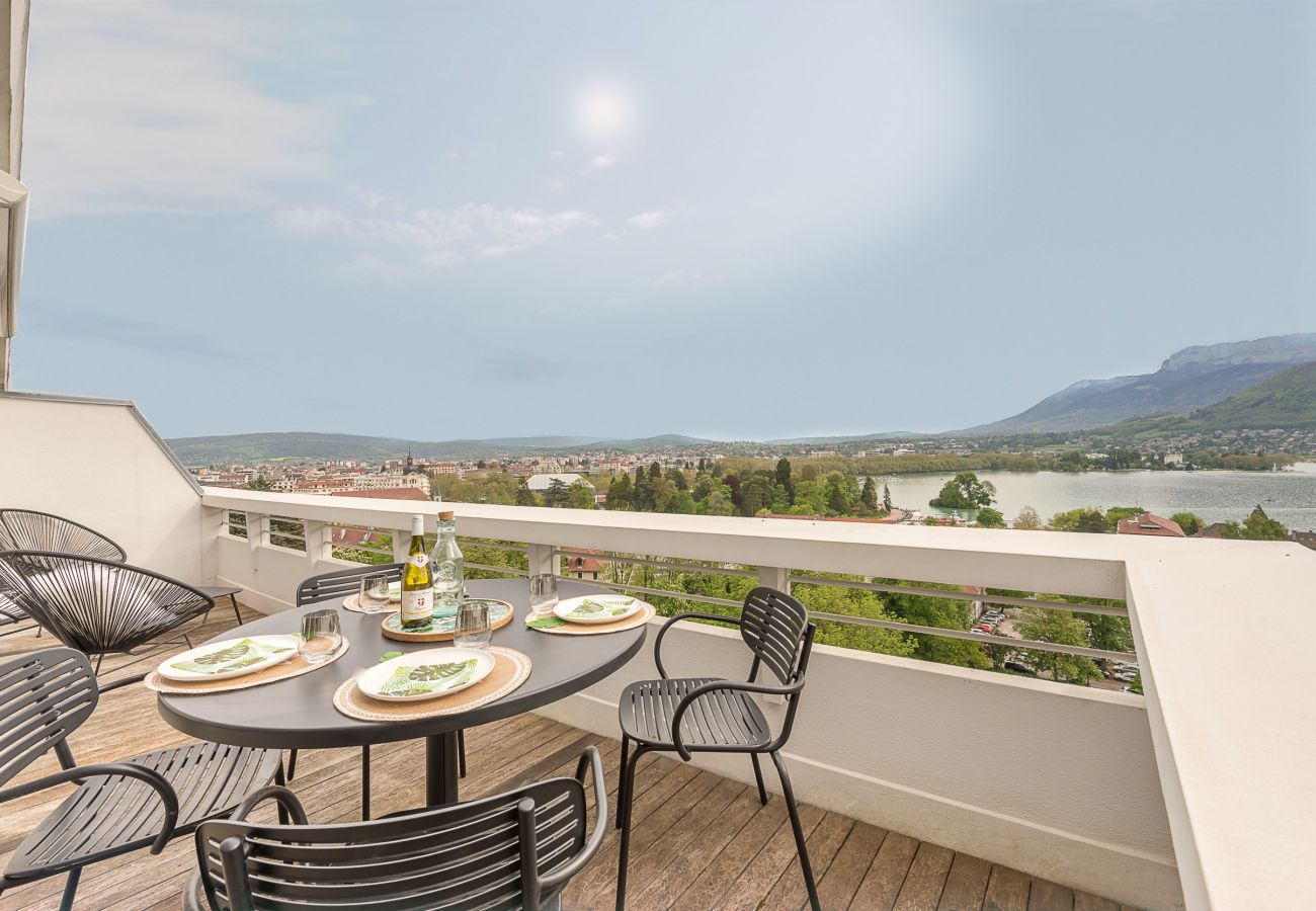 balcony, holiday rental, location, annecy, lake view, mountains view, luxury, flat, villa, hotel, sun, snow, vacation