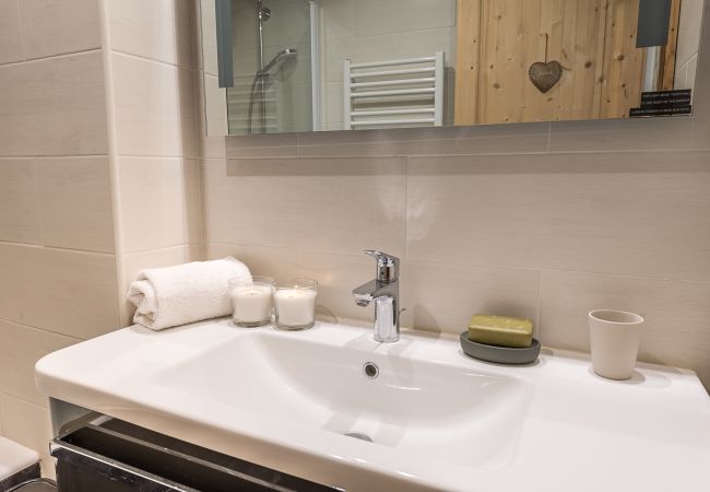 Apartment in La Clusaz - LCZ -SKI IN/OUT Cret du Merle, Parking. 4P. Apartment in La Clusaz - LCZ -SKI IN/OUT Cret du Merle, Parking. 4P.