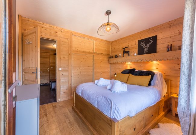 Apartment in La Clusaz - LCZ -SKI IN/OUT Cret du Merle, Parking. 4P. Apartment in La Clusaz - LCZ -SKI IN/OUT Cret du Merle, Parking. 4P.