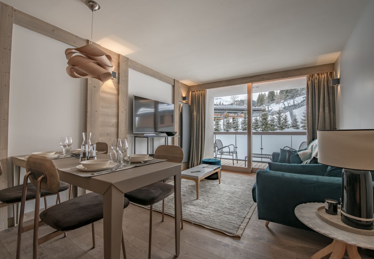 Flat for rent Courchevel at the foot of the slopes with swimming pool, luxury rental in the Alps, concierge in the centre 