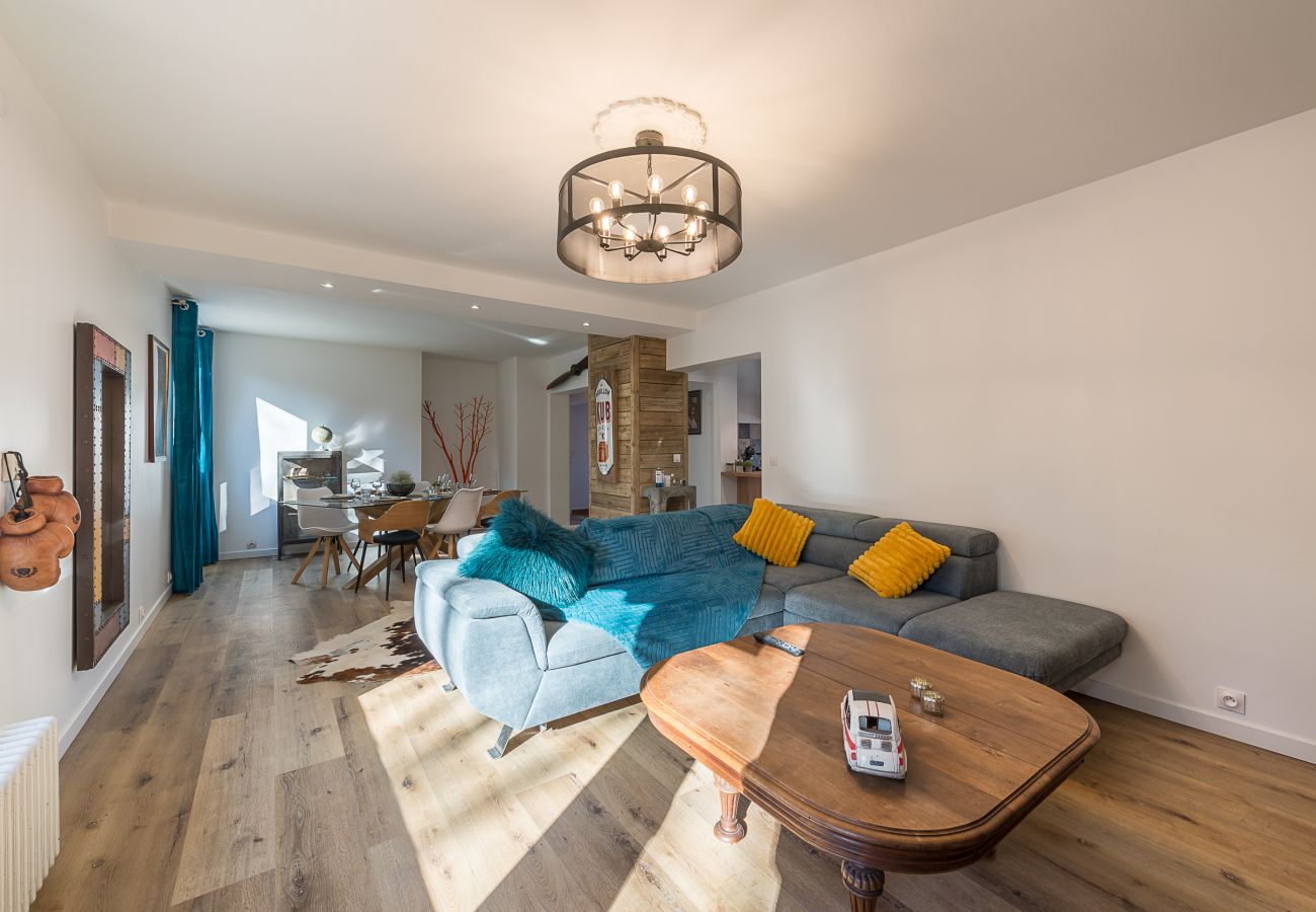 living room, dining room, bright, balcony access, garden, sofa, pleasant, modern, Saint Jorioz, Annecy, lake