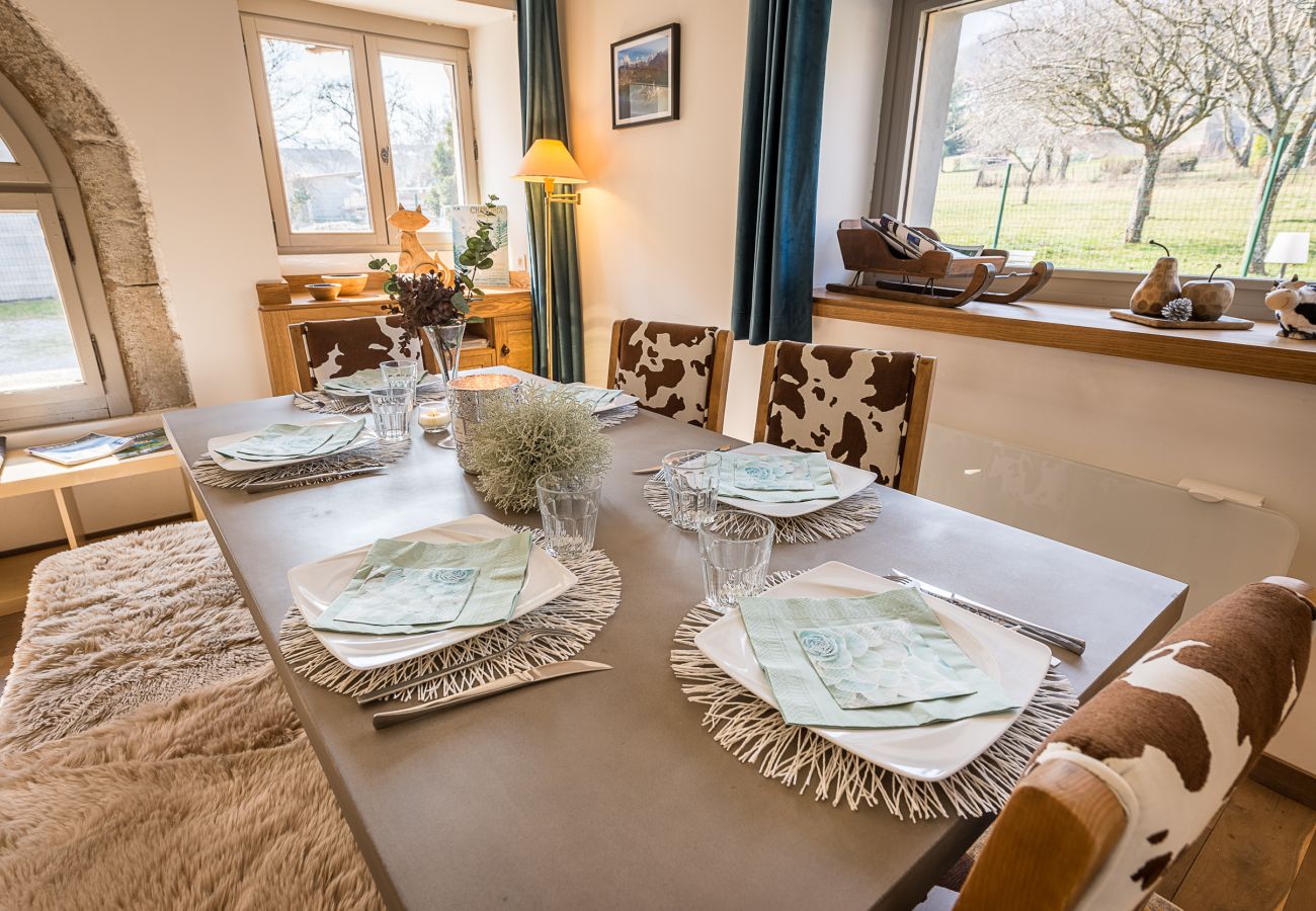 dining room, sharing time, location annecy bord du lac, annecy location saisonnière, locationannecy