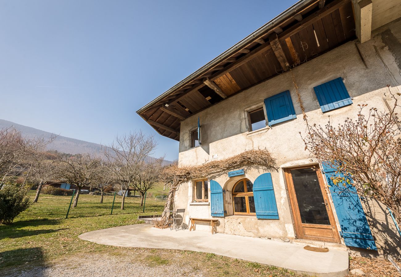  blue house, garden, terrace, barbecue, chalet lake annecy, rent house annecy vacations, rent short stay annecy