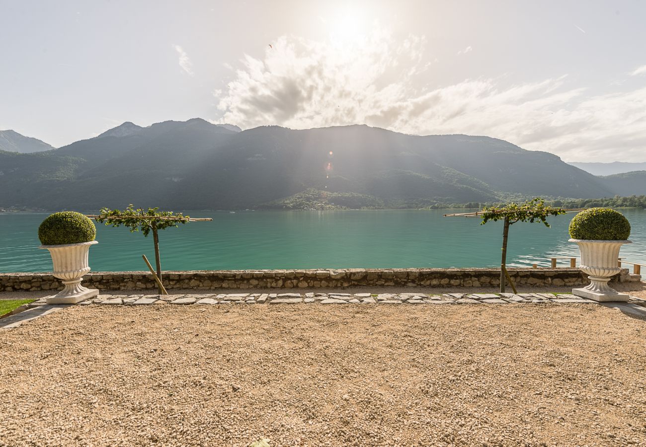 private beach, holiday rental, location, annecy, lake view, mountains view, luxury, house, villa, hotel, sun, snow, vacation