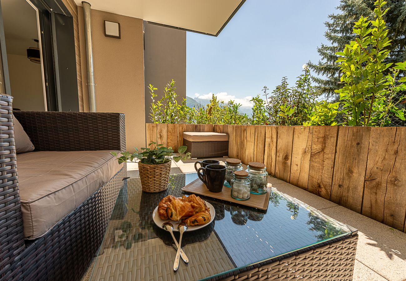 balcony, luxury, flat, holiday rental, annecy, vacation, lake view, mountain, hotel, snow, sun, concierge services, sevrier