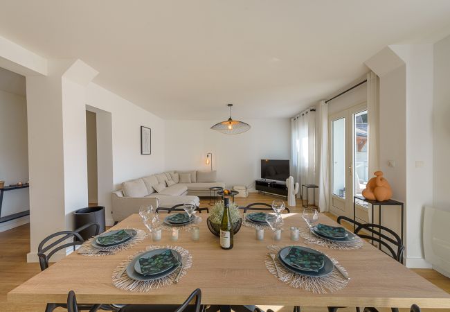 Apartment in Veyrier-du-Lac - VEYRIER centre - Pool and View, Apt contemporain Apartment in Veyrier-du-Lac - VEYRIER centre - Pool and View, Apt contemporain