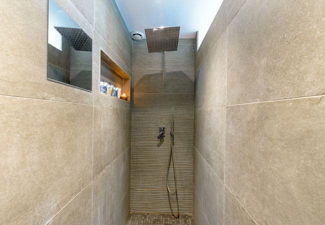 Apartment in Veyrier-du-Lac - VEYRIER centre - Pool and View, Apt contemporain Apartment in Veyrier-du-Lac - VEYRIER centre - Pool and View, Apt contemporain
