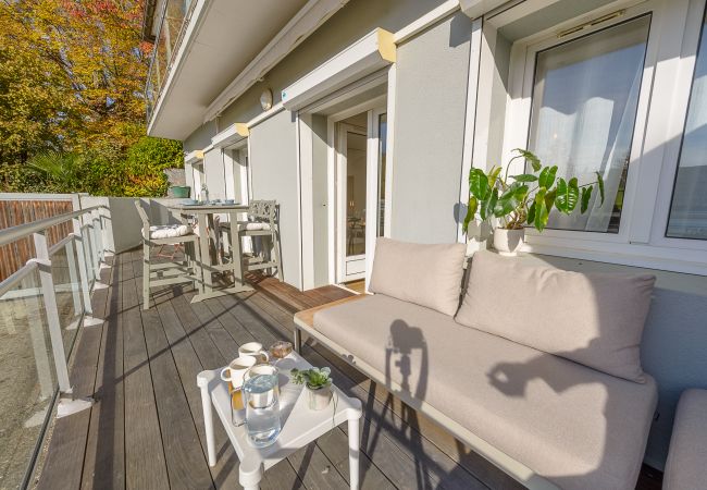 terrace, rental, luxe, pool, Veyrier, centre, seasonal rental, apartment, design, lake view, Annecy, holidays