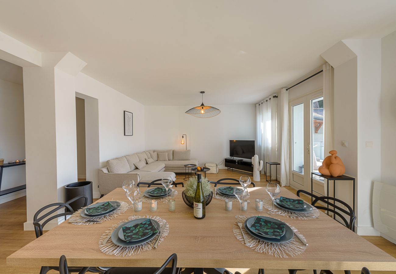 diningroom, apartment, luxury, seasonal rental, annecy, vacations, lake view, private pool, snow, sun
