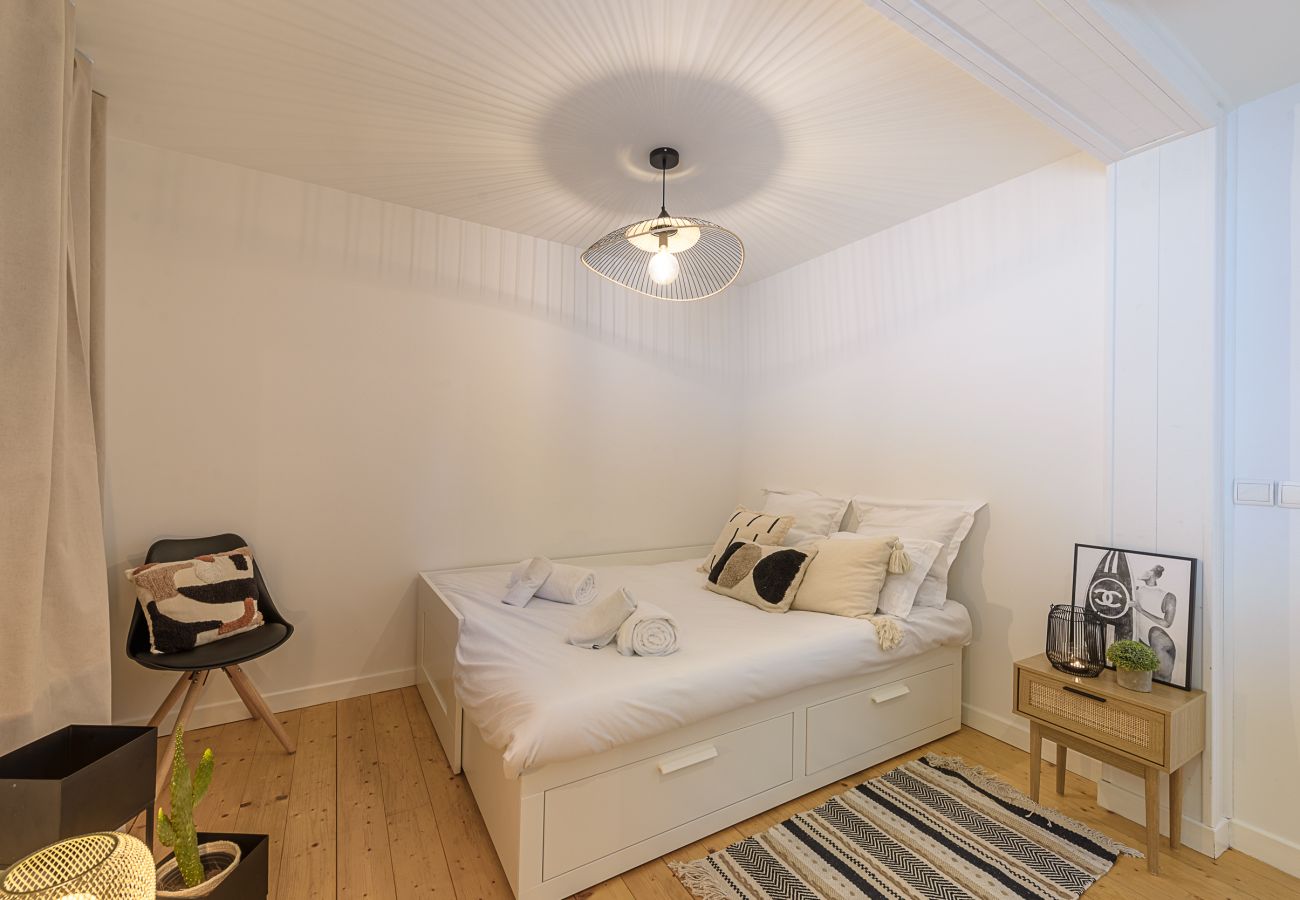 bedroom, rental, luxe, pool, Veyrier, centre, seasonal rental, apartment, design, lake view, Annecy, holidays