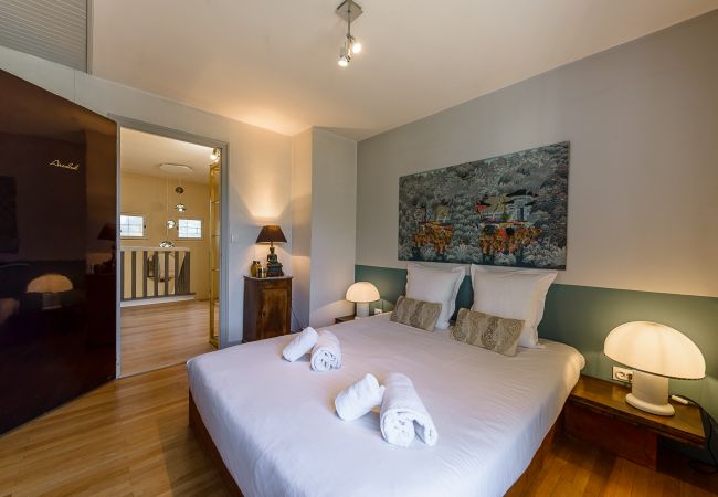 Arcalod bedroom, mountains, double bed, office, dressing, comfort, seasonal rental, super host, airbnb, in rental
