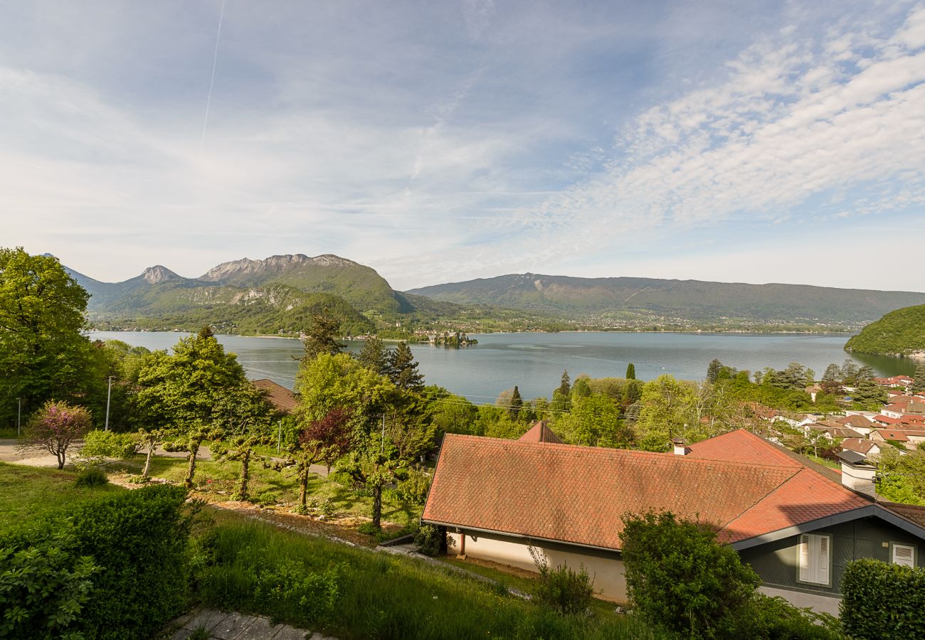 luxury flat for rent, lake view, premium holiday rental, annecy, luxury concierge, holidays, luxury airbnb, hotel, france