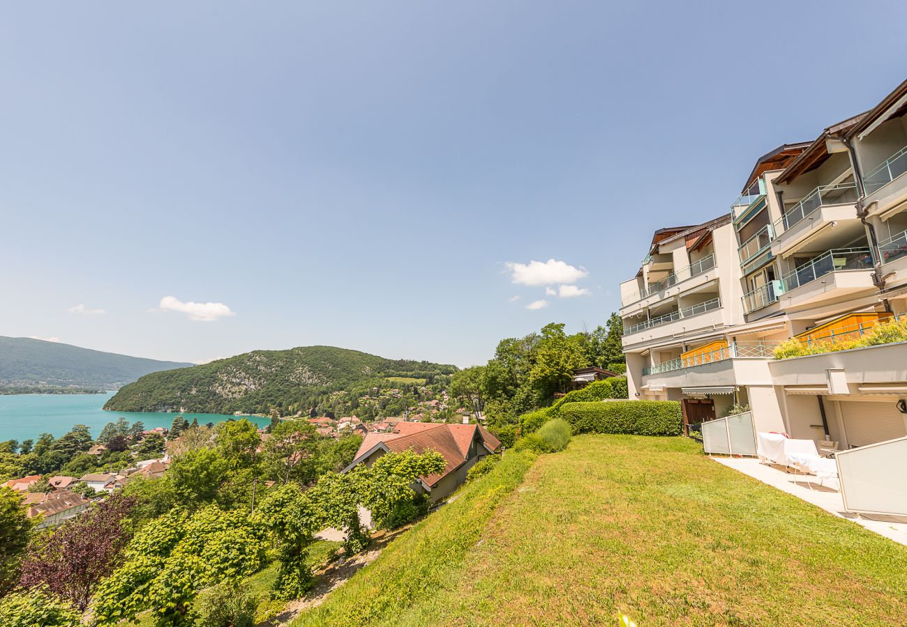 luxury apartment, lake and moutains view, seasonal rental, high-end concierge, holidays, hotel, annecy, summer, France