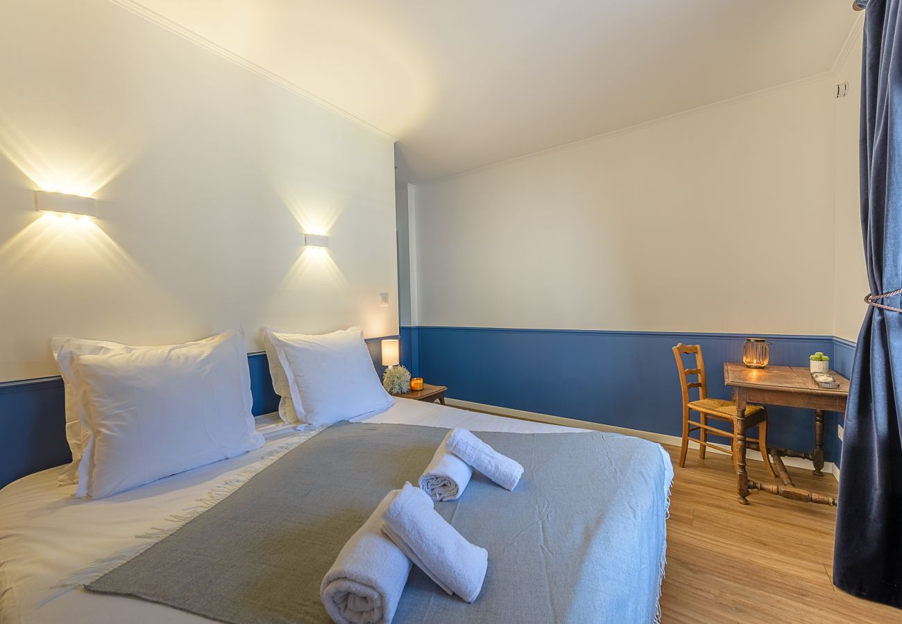 Villa, 7 persons, authentic, family house, Saint-Jorioz, lake annecy, high end, concierge, seasonal rental
