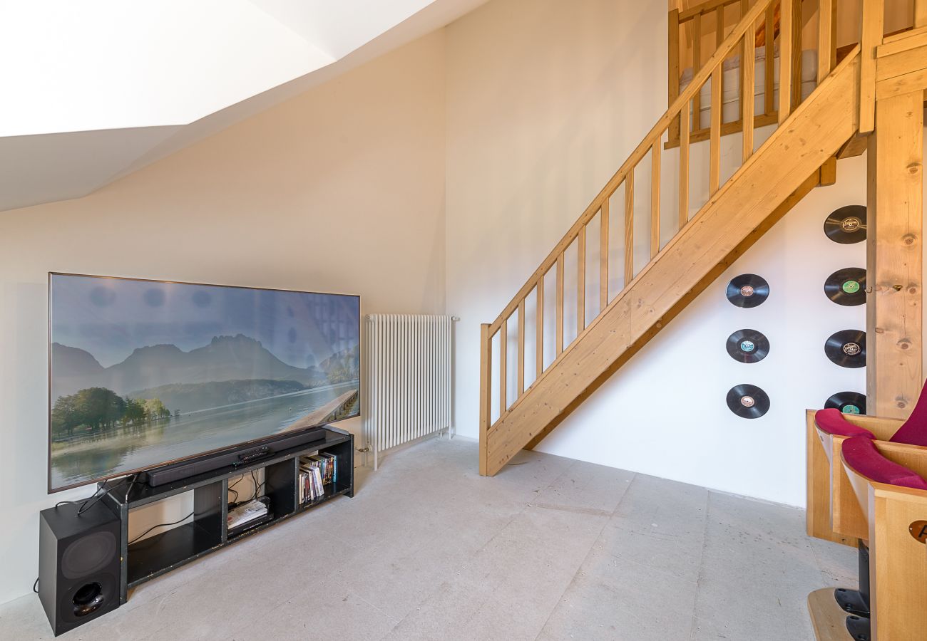 Villa, 7 persons, authentic, family house, Saint-Jorioz, lake annecy, high end, concierge, seasonal rental