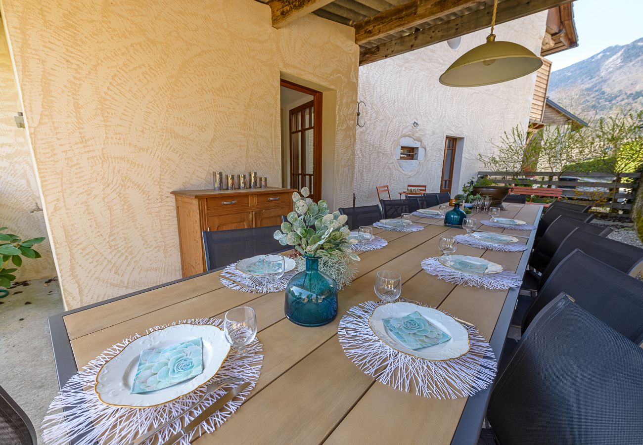 Villa, 7 persons, authentic, family house, Saint-Jorioz, lake annecy, high end, concierge, seasonal rental
