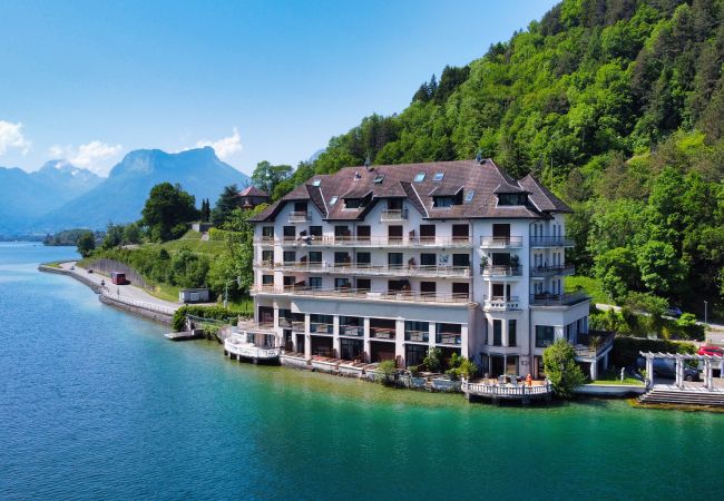 luxury flats for rent Premium, lake view, holiday rental, annecy, luxury concierge, holidays, luxury airbnb, hotel, france 