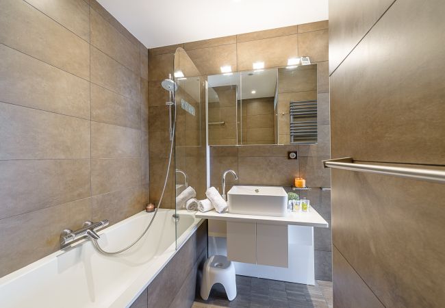 Apartment in Duingt - Le Loft Evasion, pieds dans l'eau. Terrasse XXL Apartment in Duingt - Le Loft Evasion, pieds dans l'eau. Terrasse XXL