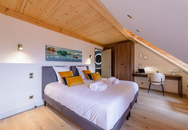 luxury flat for rent, lake annecy, seasonal rental, Talloires, superhost, airbnb, high-end concierge service, French alps