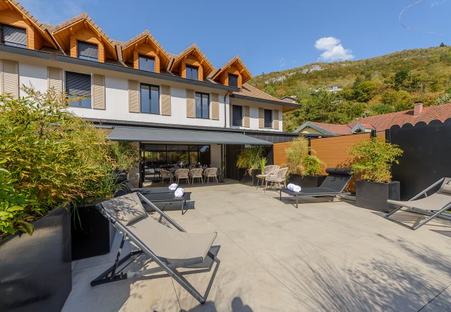 luxury flat for rent, lake annecy, seasonal rental, Talloires, superhost, airbnb, high-end concierge service, French alps 