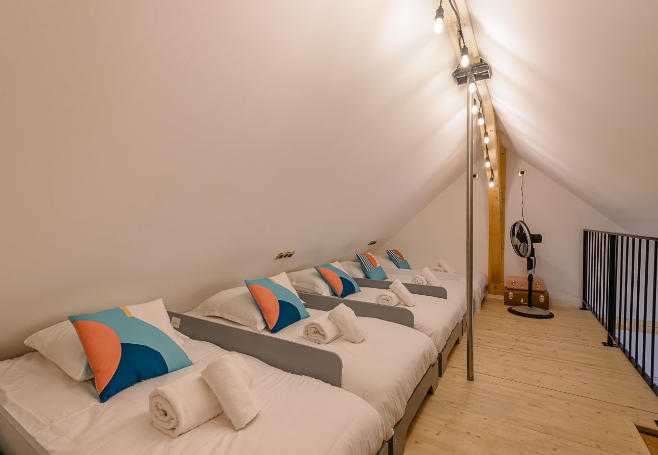 luxury flat for rent, lake annecy, seasonal rental, Talloires, superhost, airbnb, high-end concierge service, French alps 