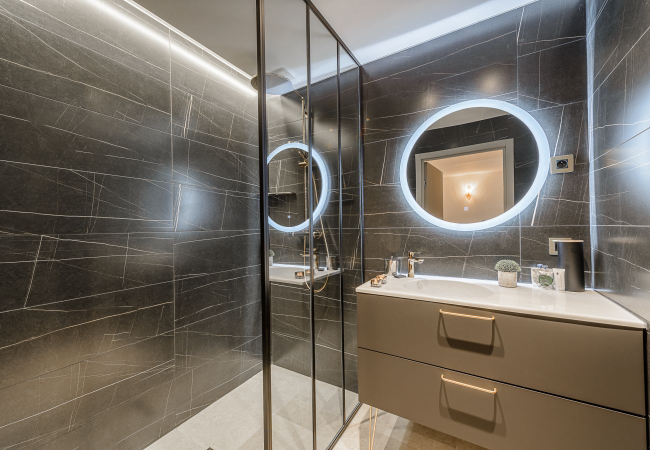 luxury flat for rent, lake annecy, seasonal rental, Talloires, superhost, airbnb, high-end concierge service, French alps 