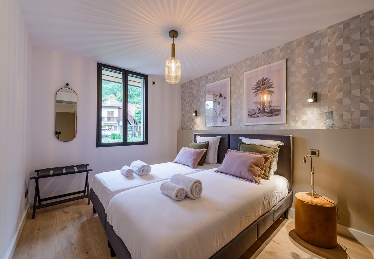 luxury flat for rent, lake annecy, seasonal rental, Talloires, superhost, airbnb, high-end concierge service, French alps 