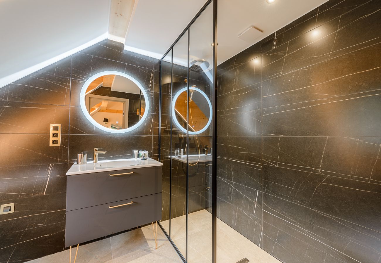 luxury flat for rent, lake annecy, seasonal rental, Talloires, superhost, airbnb, high-end concierge service, French alps 