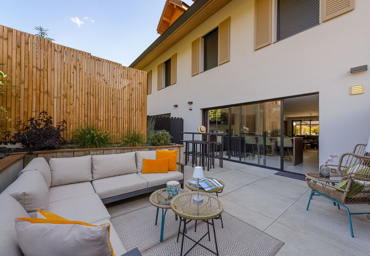 luxury flat for rent, lake annecy, seasonal rental, Talloires, superhost, airbnb, high-end concierge service, French alps 