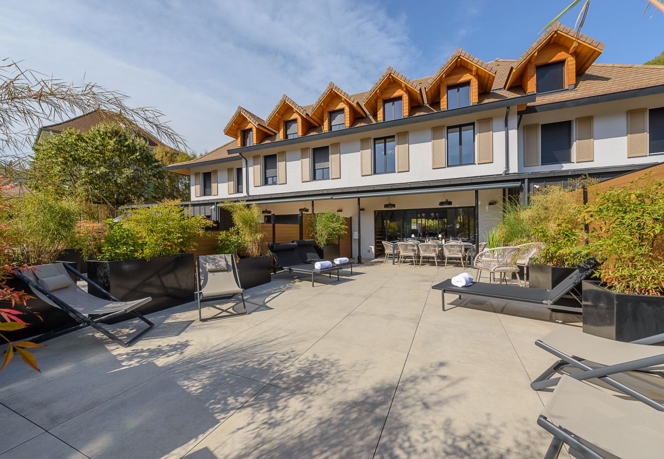 luxury flat for rent, lake annecy, seasonal rental, Talloires, superhost, airbnb, high-end concierge service, French alps 