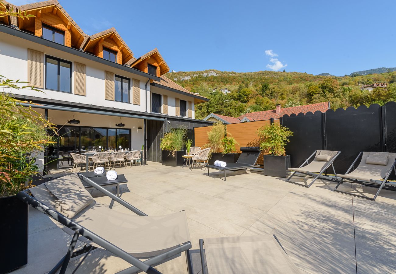 luxury flat for rent, lake annecy, seasonal rental, Talloires, superhost, airbnb, high-end concierge service, French alps 