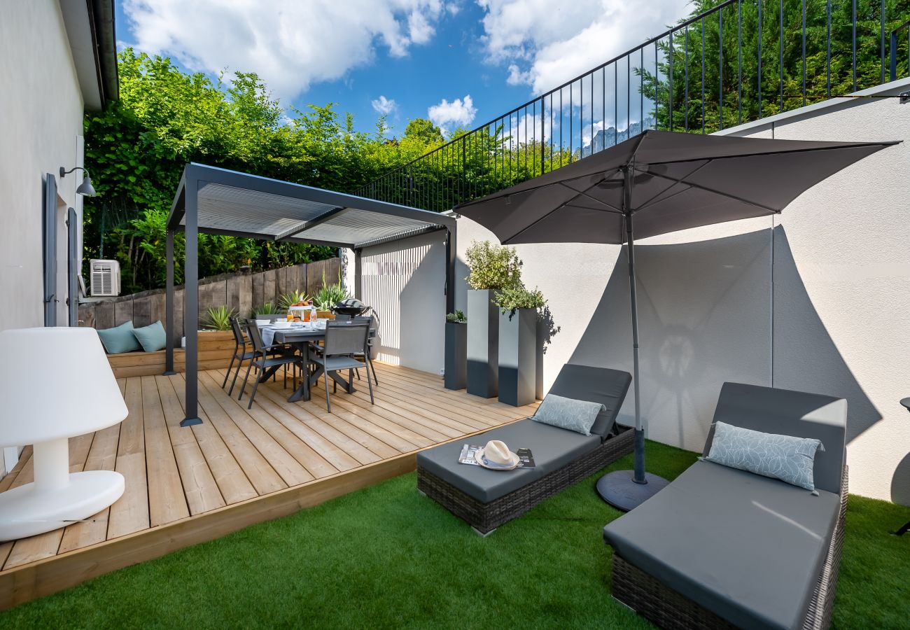 Sunny terrace in Talloires with mountain views.