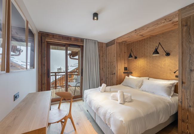 Deluxe Room in our Residence in Meribel - Elegance and Comfort with Mountain Views