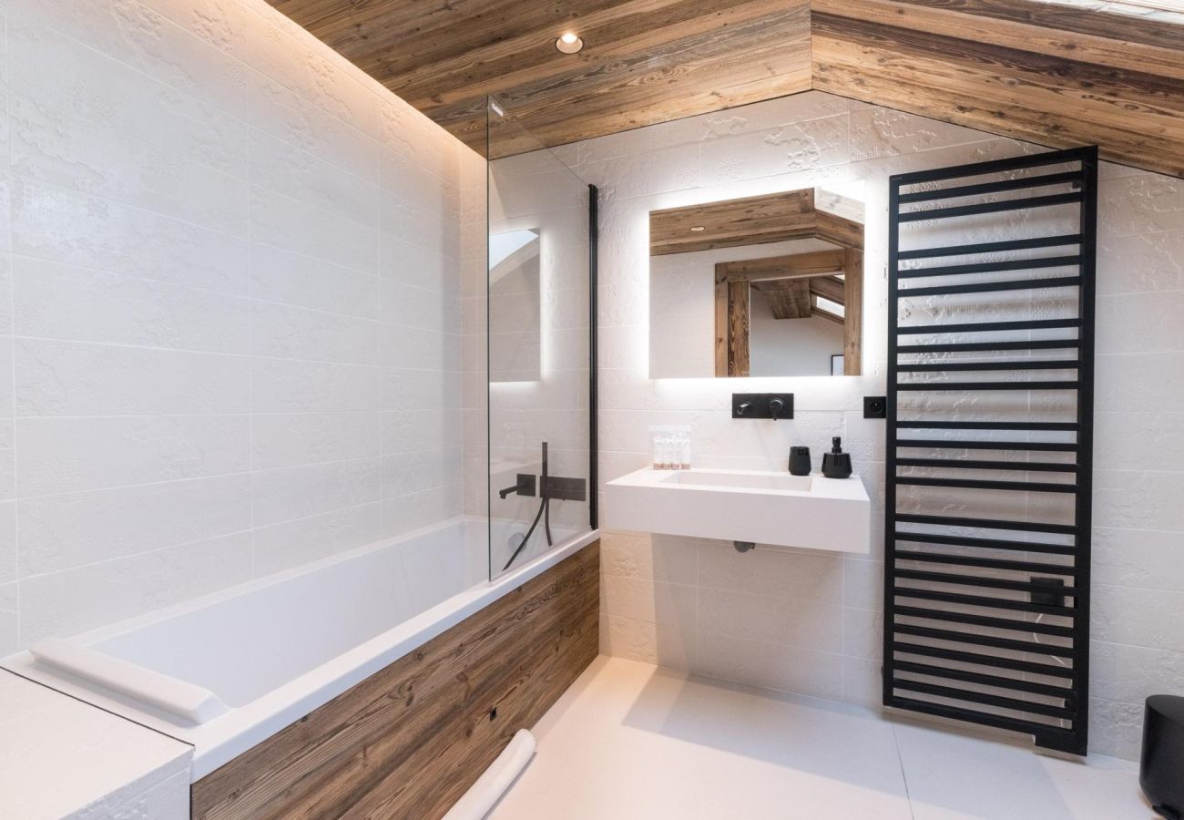 Méribel flat rental close to the slopes and the centre, prestige mountain concierge, airbnb luxury agency, 8 people, alps 