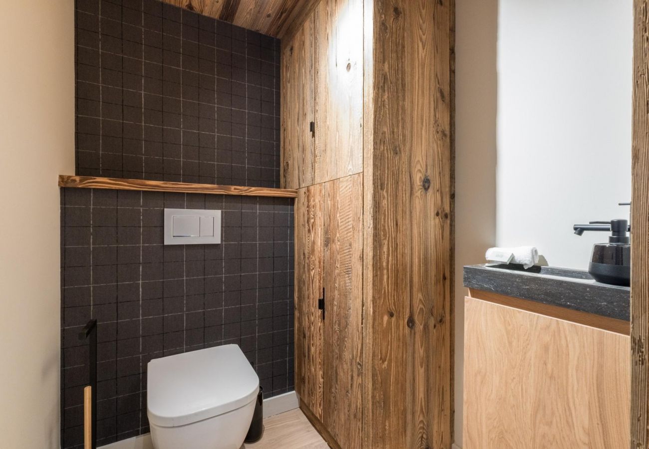Méribel flat rental close to the slopes and the centre, prestige mountain concierge, airbnb luxury agency, 8 people, alps 