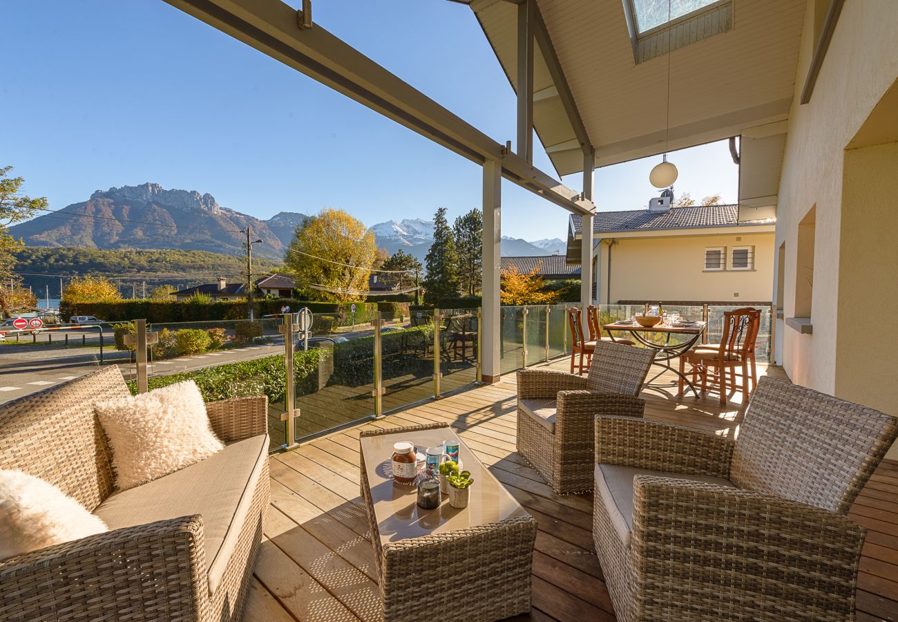 luxury vacation rentals around LAC D'ANNECY Guest house, authentic, family home, for rent, winter, snow, waterfront, marina, nearby beach