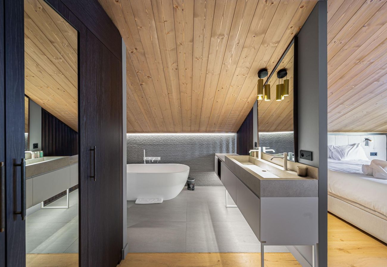 Méribelle, mountain rental, ski vacations with jacuzzi and panoramic view, luxury chalet, modern facilities, French alps