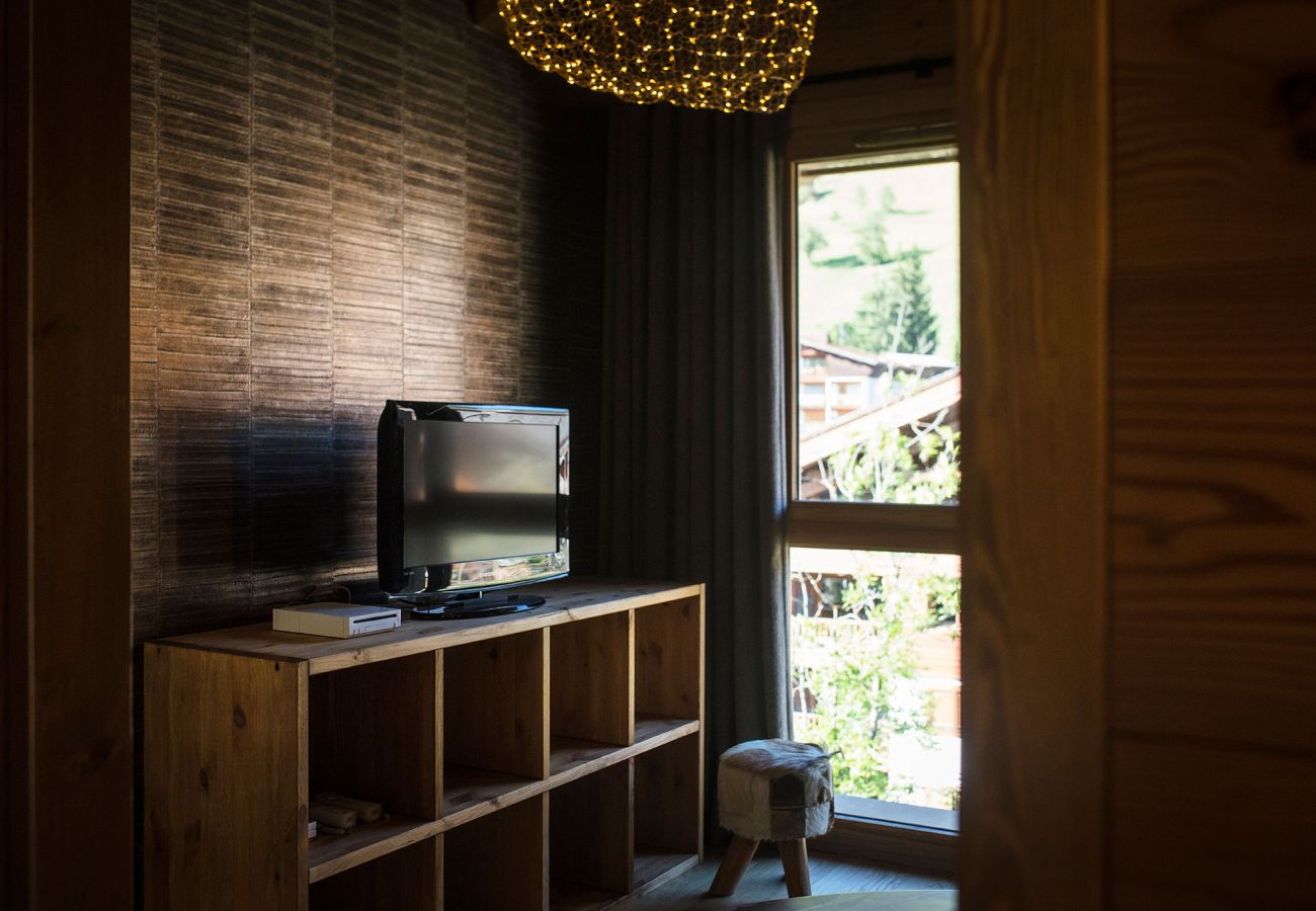 Book your stay with LLA selections in La Clusaz, on the shores of Lake Annecy, or in Méribel, Courchevel...