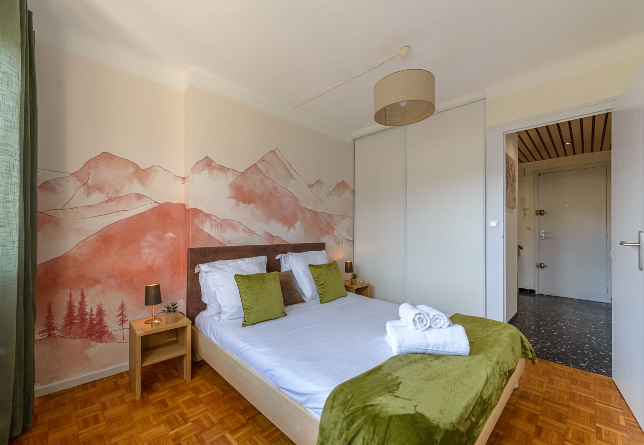 Residence located in the center of the Venice of the Alps, close to shops, the lake and Annecy's old town.