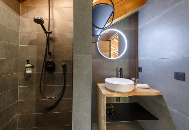 Chalet in La Clusaz - LCZ- Chalet Osmose - Piscine-Sauna-Jacuzzi Chalet in La Clusaz - LCZ- Chalet Osmose - Piscine-Sauna-Jacuzzi