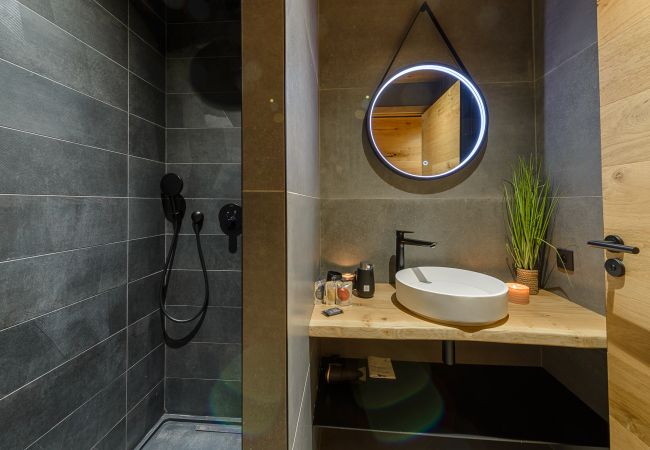 Chalet in La Clusaz - LCZ- Chalet Osmose - Piscine-Sauna-Jacuzzi Chalet in La Clusaz - LCZ- Chalet Osmose - Piscine-Sauna-Jacuzzi