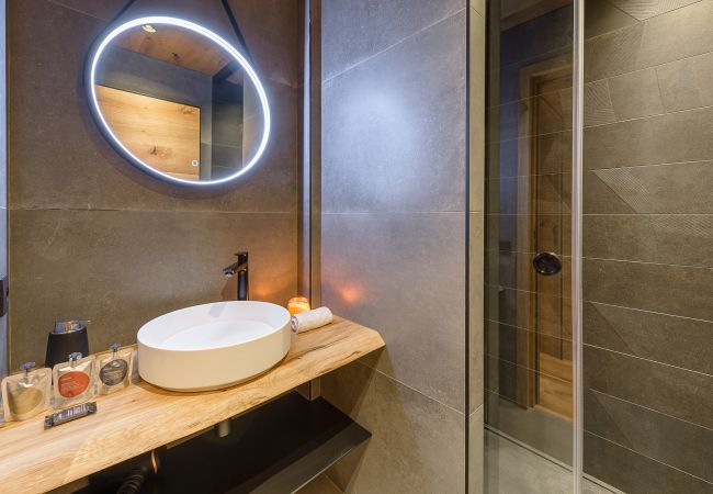 Chalet in La Clusaz - LCZ- Chalet Osmose - Piscine-Sauna-Jacuzzi Chalet in La Clusaz - LCZ- Chalet Osmose - Piscine-Sauna-Jacuzzi