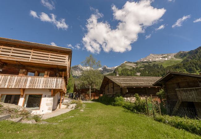 Chalet in La Clusaz - LCZ- Chalet Osmose - Piscine-Sauna-Jacuzzi Chalet in La Clusaz - LCZ- Chalet Osmose - Piscine-Sauna-Jacuzzi